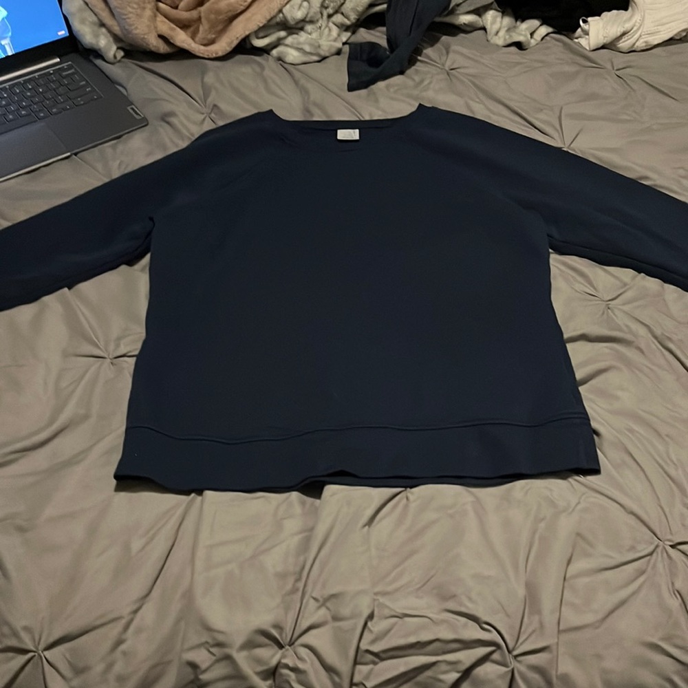 size medium blue crew neck